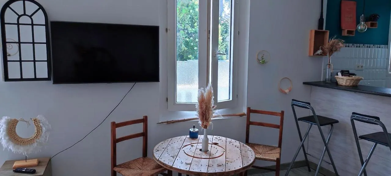 L'Appartement 7 - Centre Ville-Parking-Tv-Wifi Tarbes 0*,  France