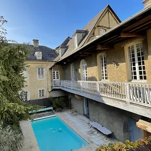 La Maison Aux Murs Anciens Et Ses Homestay