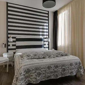 Henri Iv Hotel